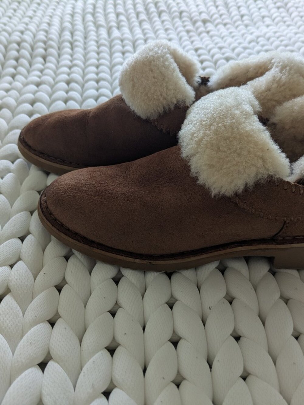 UGG Size 6 (but runs smaller) Fold Over Shearling, Chestnut Color Shoes Like New
